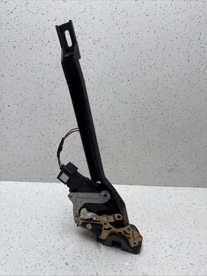 1998-2002 Toyota Corolla LE Rear Right Electric Lock Actuator - Image 2 of 4