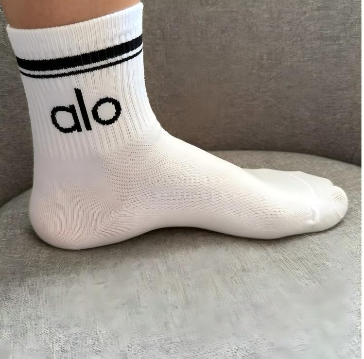 Set of 2 NWT Alo Yoga Socks Black White Size S