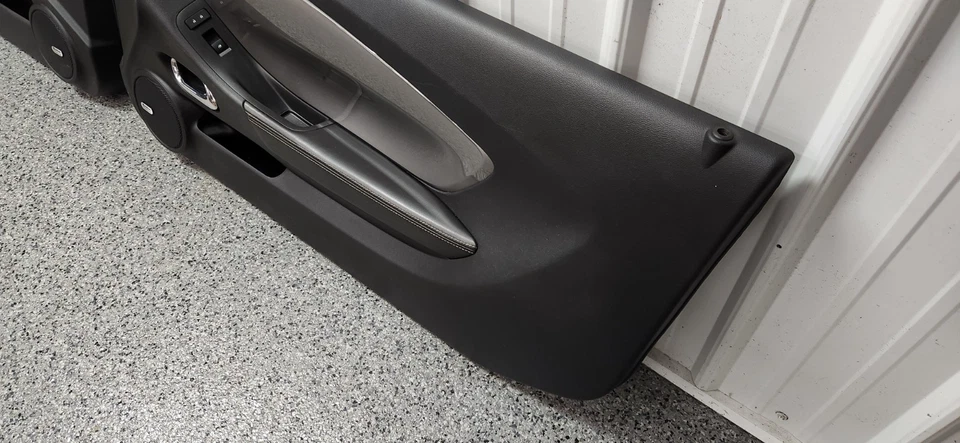 Chevrolet Camaro SS 2010-2015 juego de paneles de puerta diestros y diestros "insertos plateados" OEM Foto 2 de 4