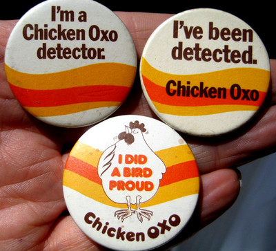 CHICKEN OXO CUBES vintage 1970s rare setx3 promotional 38mm pin BADGES