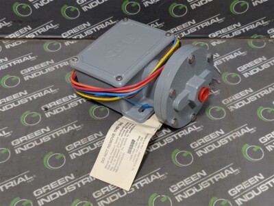 NEW Static O-Ring 12NN-KK5-N4-B1A Pressure Switch .75-12 PSI