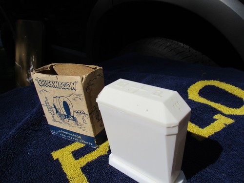 CHEIFTAIN OIL CO BLOOMER NEW AUBURN CHIPPEWA FALLS WI SALT & PEPPER CHUCKWAGON - Picture 2 of 4