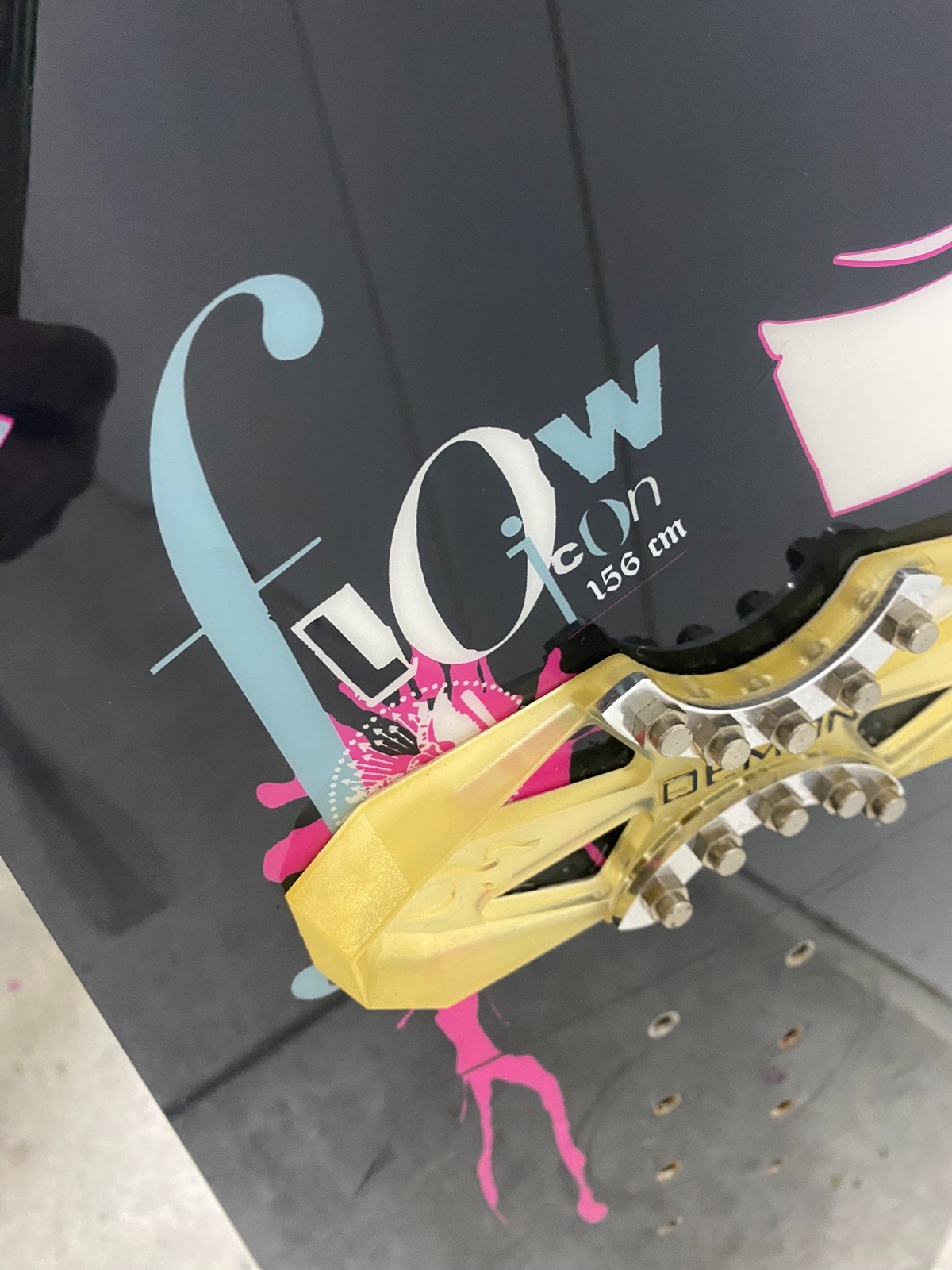 FLOW Icon 156cm Snowboard EUC