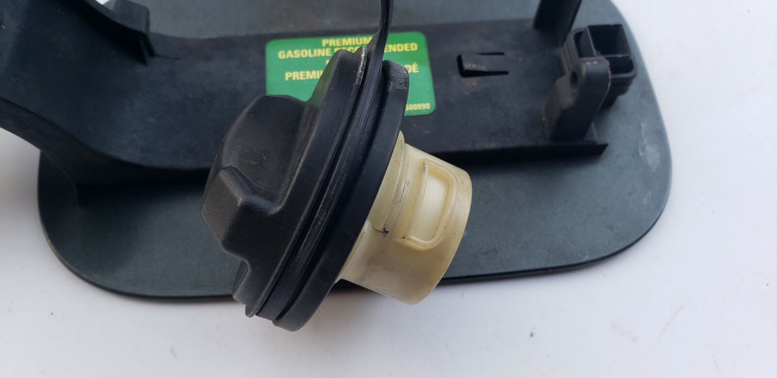 LAND ROVER LR3 FUEL DOOR GAS LID W/GAS CAP OEM 05/09 GREEN eBay