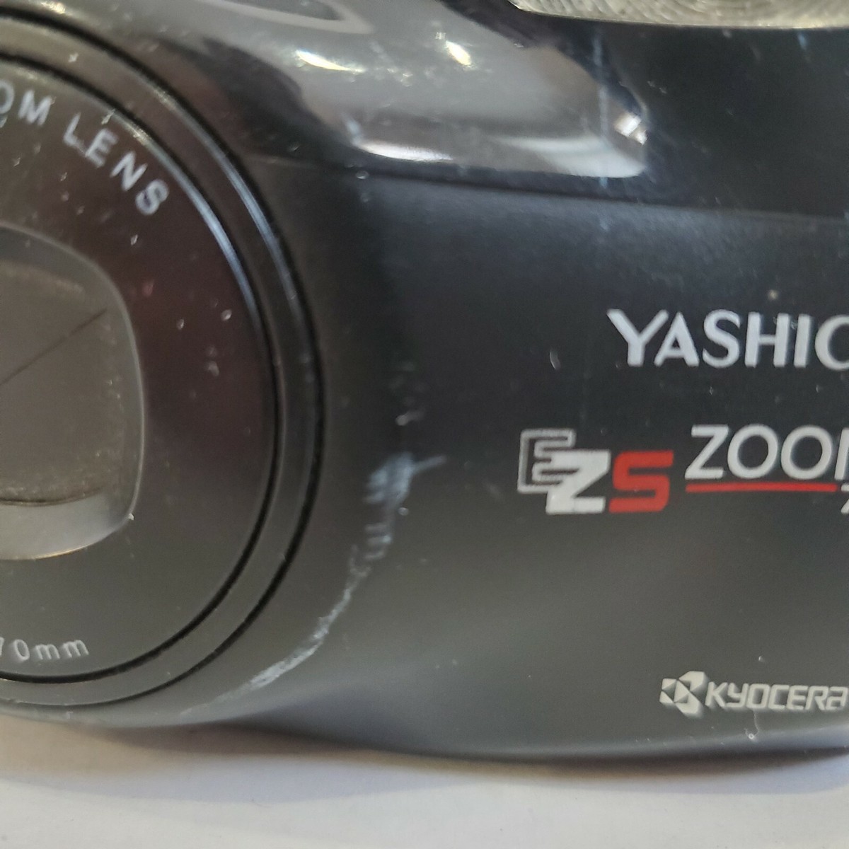 YASHICA EZS Zoom 70 KYOCERA Film Point & Shoot Camera Flash 35mm
