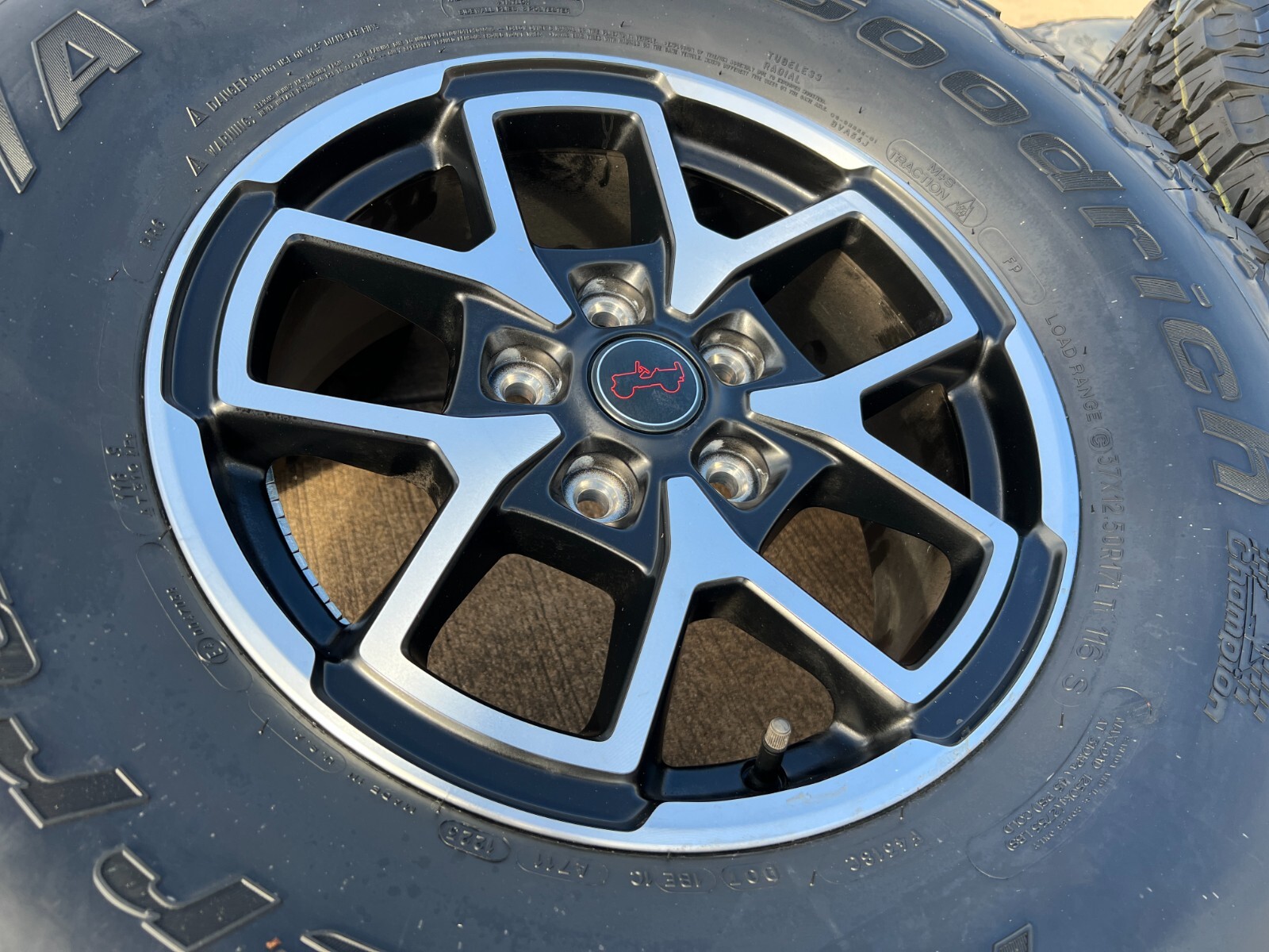 17" Jeep Wrangler Rubicon OEM wheels rims 392 Gladiator tires 2024 NEW