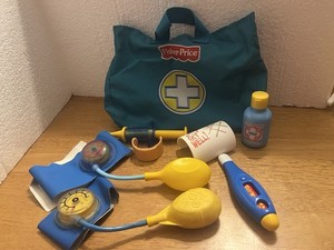Fisher-Price Doctor Kit Pretend Play Set with Bag, Stethoscope, Syringe