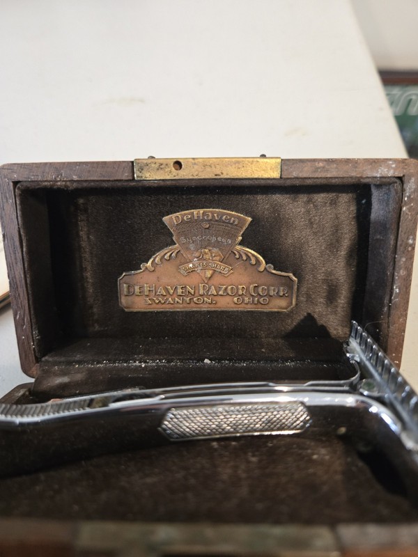 VINTAGE DEHAVEN SYNCROKEEN SHAKES SHARP SINGLE EDGE RAZOR SET IN WOODEN CASE