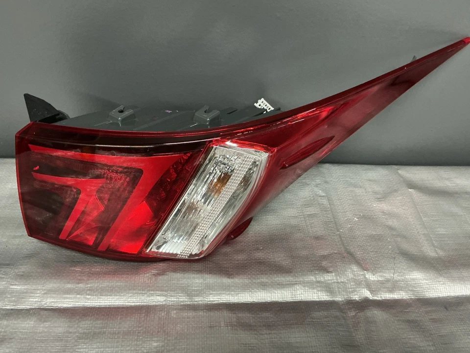 Luz trasera izquierda Lexus IS 350 2015 cuarto 8156053270 OEM Foto 4 de 4
