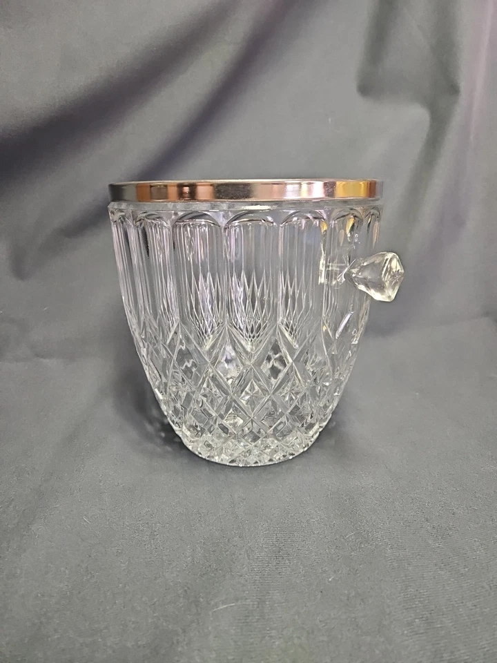 Cubo de hielo de cristal Eales of Sheffield de mediados del siglo XX de 8" años 50 con borde plateado Foto 2 de 4