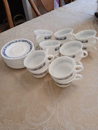 14 Corelle Old Town Blue Onion Pyrex Coffee Cups – Vintage – 19 Saucers