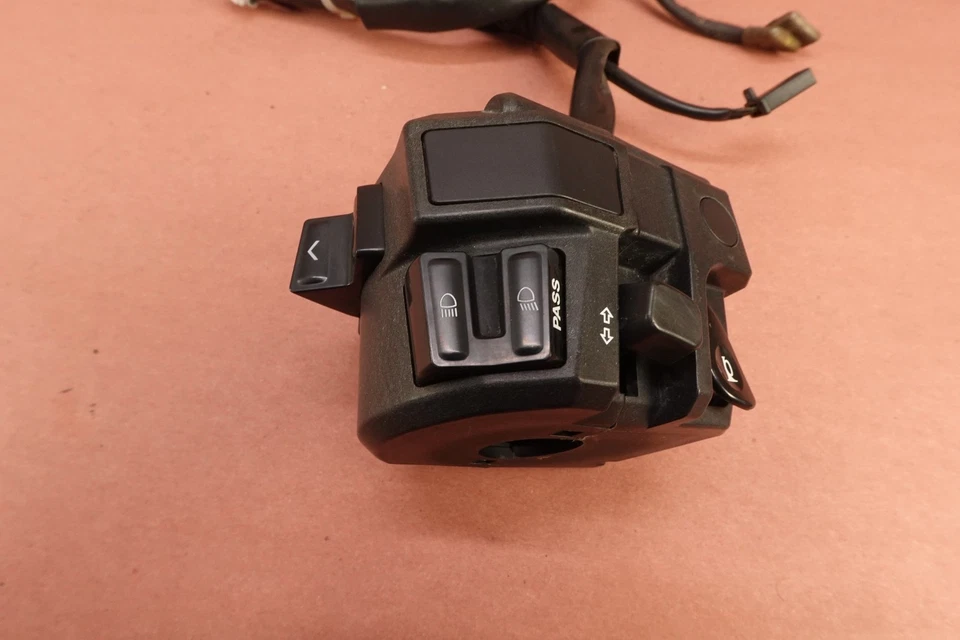 2015 15-16 Yamaha FJ09 FJ 09 Left Hand Control Switch Turn Signal - Image 4 of 4