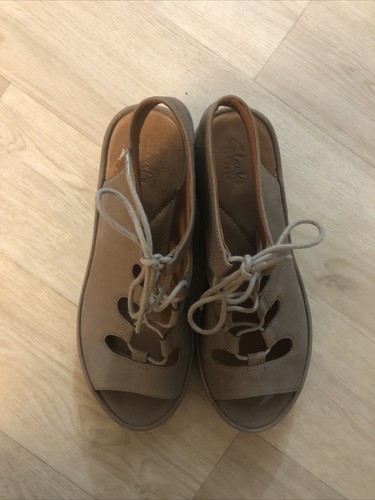 Clarks Clarene Grace Womens Wedge Sandal US Size 7.5 Tan EUC - Picture 3 of 6