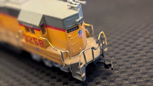 Bachmann HO EMD GP50 Locomotive UP #3258, weathered, pulls good, runs good - Picture 5 of 6