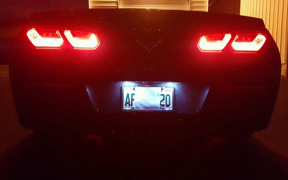 Chevrolet C7 Corvette 2014-2019 luces LED interiores de maletero/placa de licencia blancas Foto 2 de 4