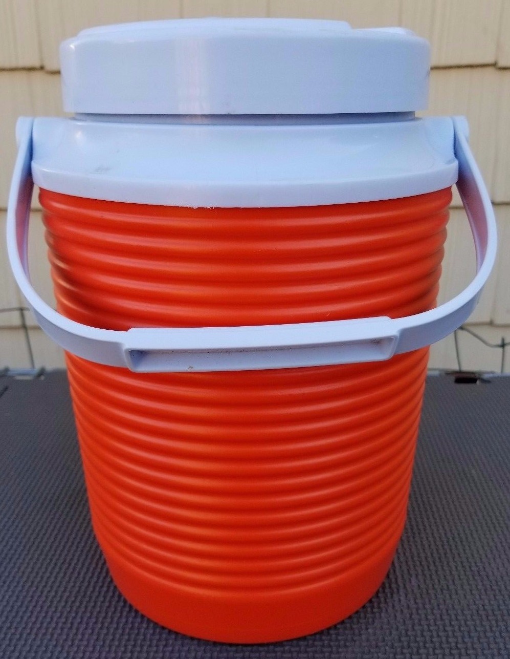Gatorade thermal water jug 156A Rubbermaid 1 gallon personal orange