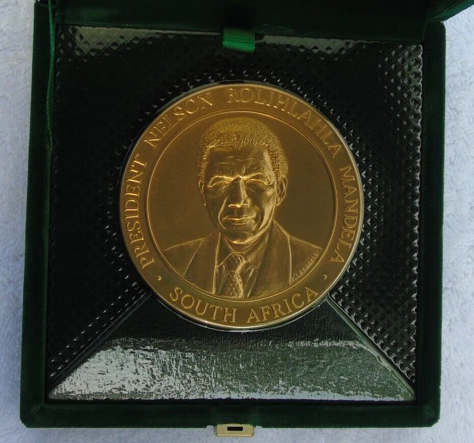US Mint Nelson Mandela Bronze Medal 3” 255g 9oz Original Box South Africa 1998 - Image 4 of 4