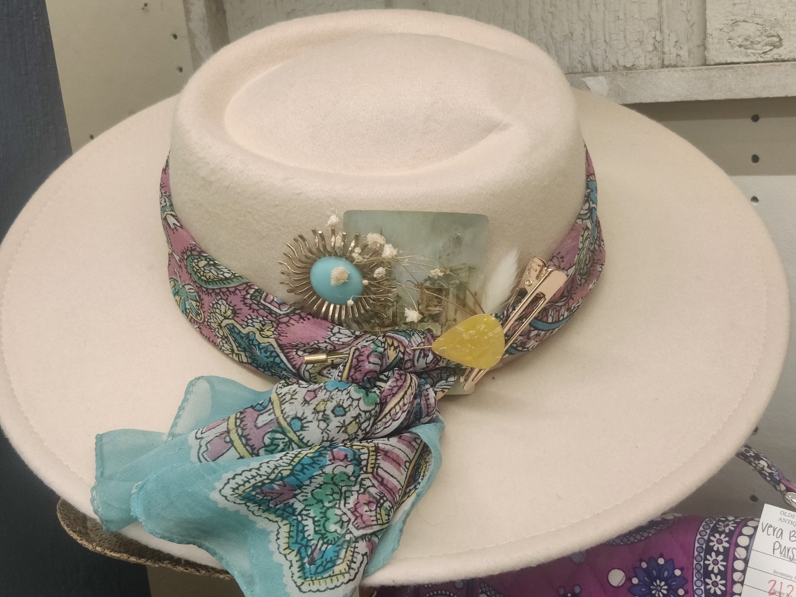 Fedora Style Hat – 65% Cotton / 35% Polyester – Made in China-image