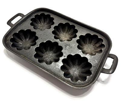 Antique Gatemarked Cast Iron Turks Head Muffin Pan 'R' Mini Cake Bread 1800s USA