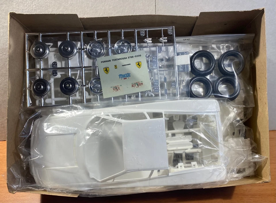 MONOGRAM 1/24 - Ref: 2756 - FERRARI TESTAROSSA "MIAMI VICE" - VINTAGE - Immagine 2 di 4