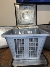 VTG 1987 Rubbermaid Square 3/4 Bushel Laundry Basket 2972 Blue Made in USA