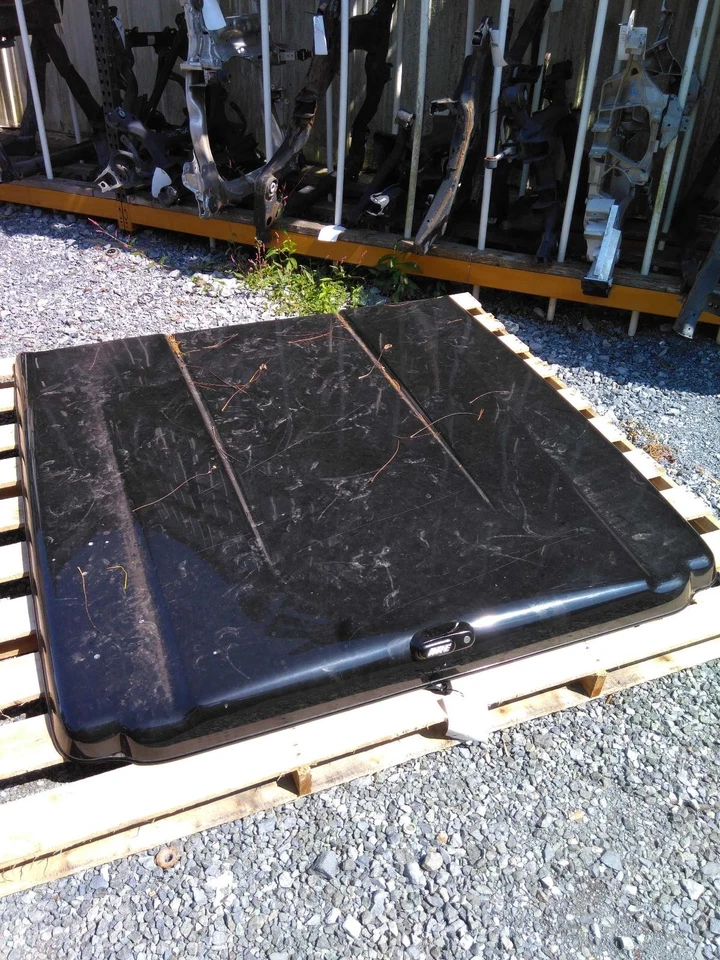 Used Tonneau Cover fits: 2011 Chevrolet Silverado 1500 pickup  Grade A — 第 2/4 张图片