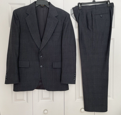 Vtg Strathmore 40R Gray Subtle Plaid Wool 2 Pc Suit- Jacket, 30x29 Pleated Pants