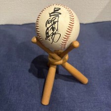 Lu Mingci Signed ball with ball stand, number 97 Baseball commemorative goods