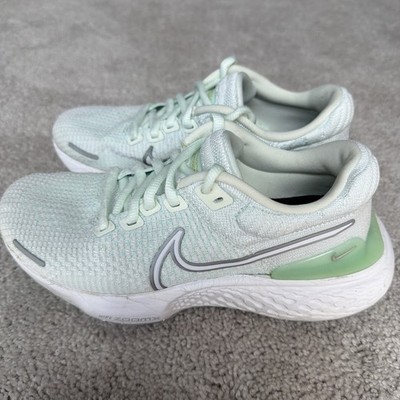 Nike Womens ZoomX Invincible Run Sneakers 5.5 Flyknit White Dynamic mint green