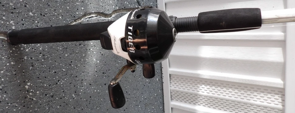SHAKESPEARE WHITE TIGER SPINNING ROD REEL FISH COMBO 6' 6" MED-HVY 2 PC - Image 2 of 4