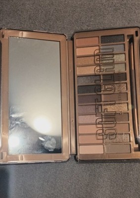 Paris Hilton 24pc Eyeshadow Palette Soft Glam Neu