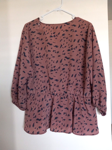 Gilli Womens Size 2X Brown V-neck Wrap Style top 3/4 Sleeve NWT - Picture 3 of 3