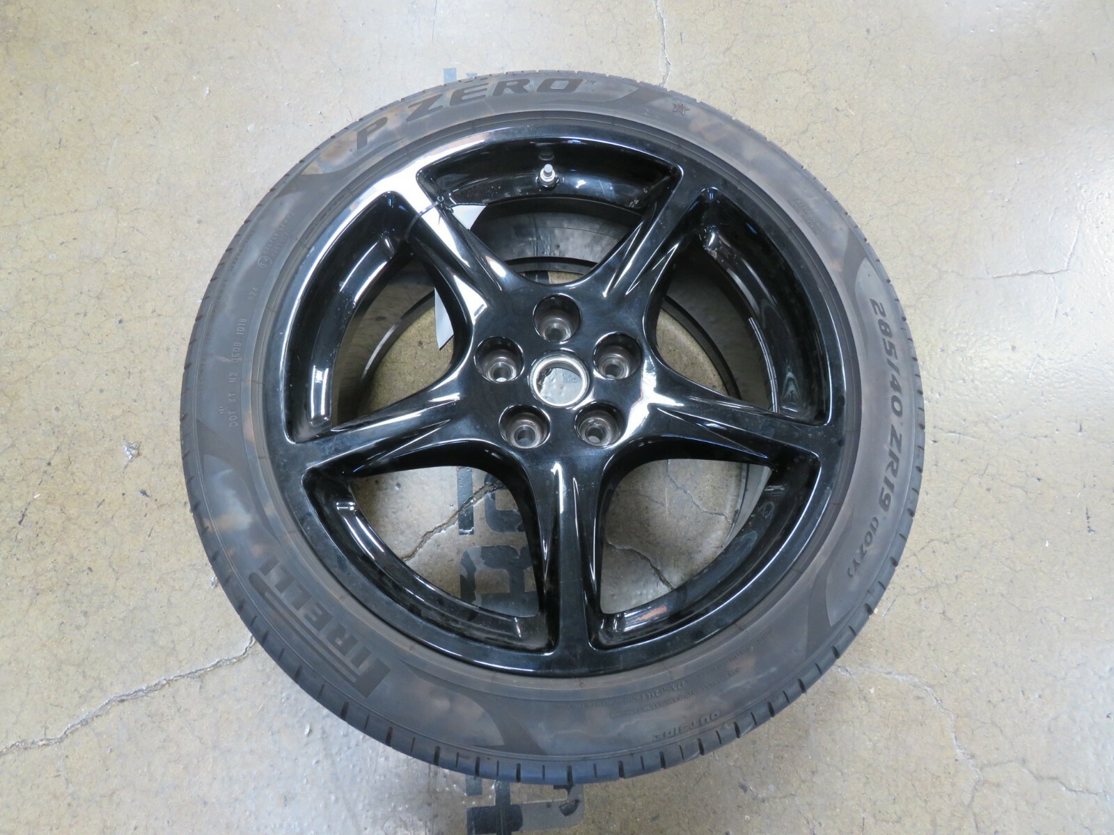 Ferrari 612 Scaglietti, Rear Wheel, Used, Black, P/N 194187