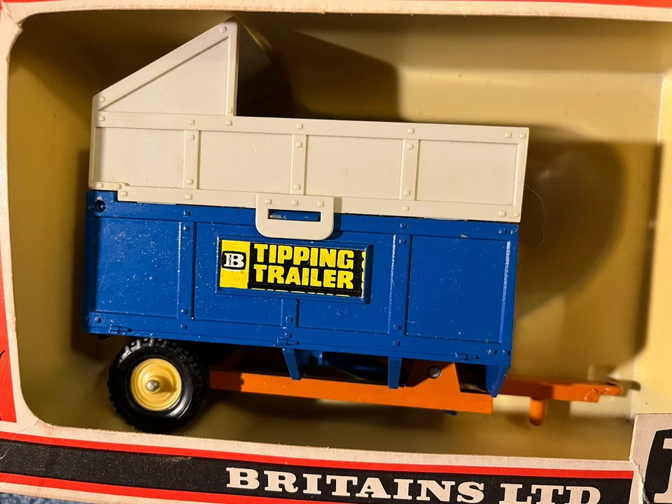 Britains LTD 1:32 scale High Sided Tipper Cart/Trailer #9566 MIB (L) - Image 2 of 4