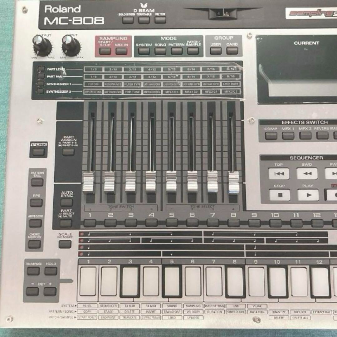 ローランド　MC-808 サンプリング グルーブボックス（既廃盤の専用バッグ付） ローランド MC-808 サンプリング グルーブボックス（既廃盤の