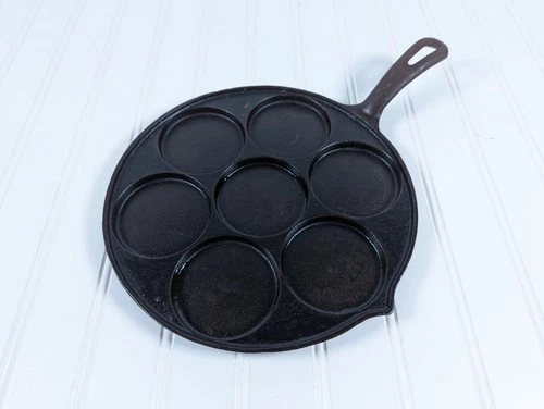 Vintage Griswold No. 34 Cast Iron Swedish Pancake Pan (2980A) Sits Flat