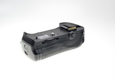 Genuine OEM Nikon MB-D10 Multi Power Battery Grip G109