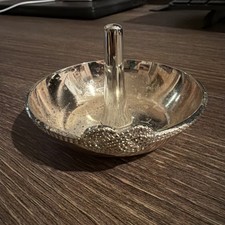 Vera Wang WedgeWood Infinity Ring Holder V4