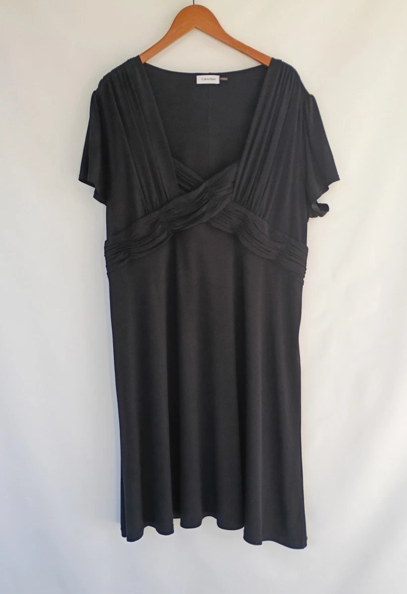 deep plunge formal dress The Deep Plunge Gown M