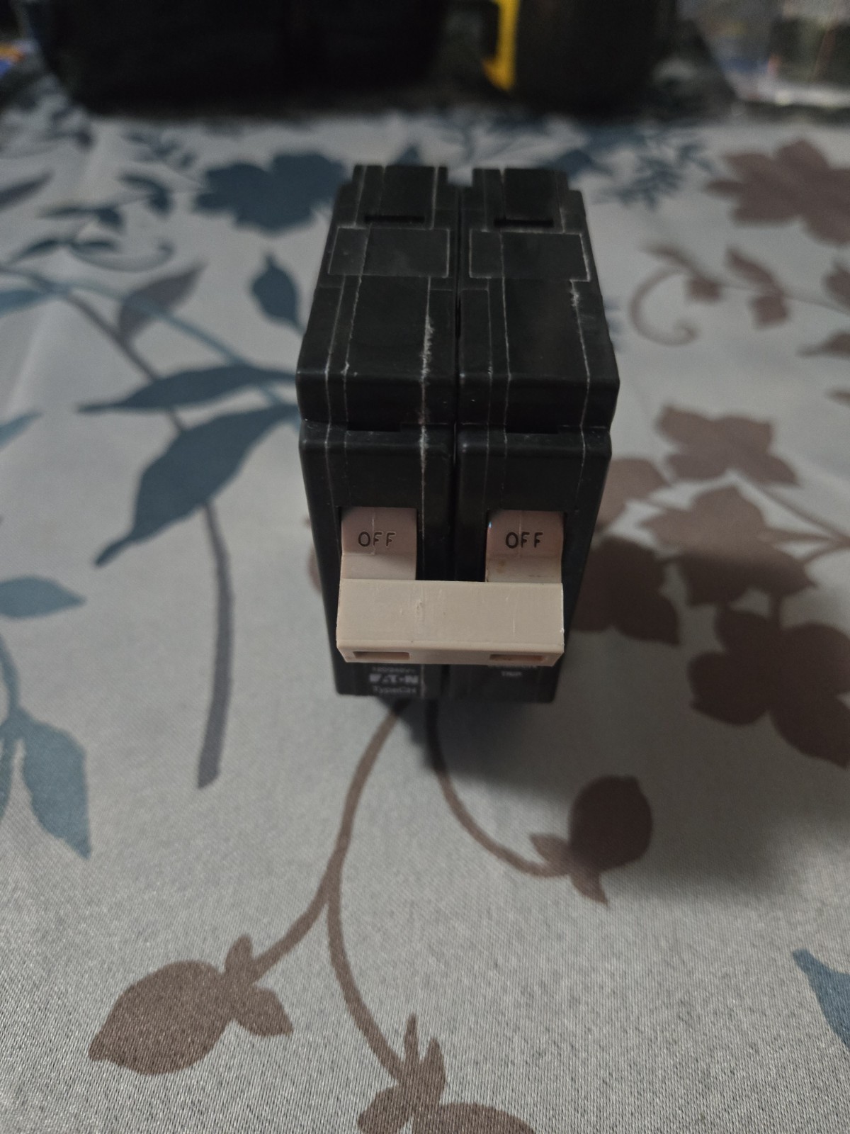 EATON (CHF215) 15 AMP DOUBLE POLE CIRCUIT BREAKER 120/240V