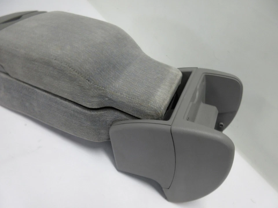 Portavasos consola central de tela gris Buick Lesabre 2000-05 Foto 2 de 4