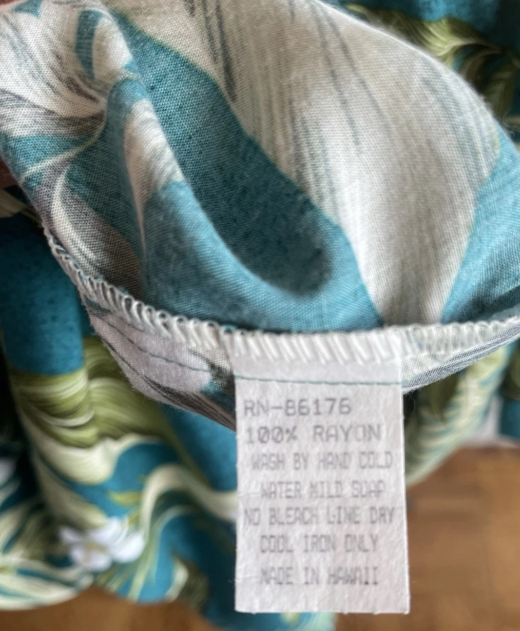 Paradise Found Men's Hawaiian Shirt Size Large