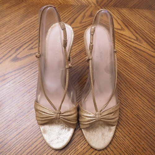 Calvin Klein Richi Gold Leder High Heel Slingback Sandalen Größe 6M