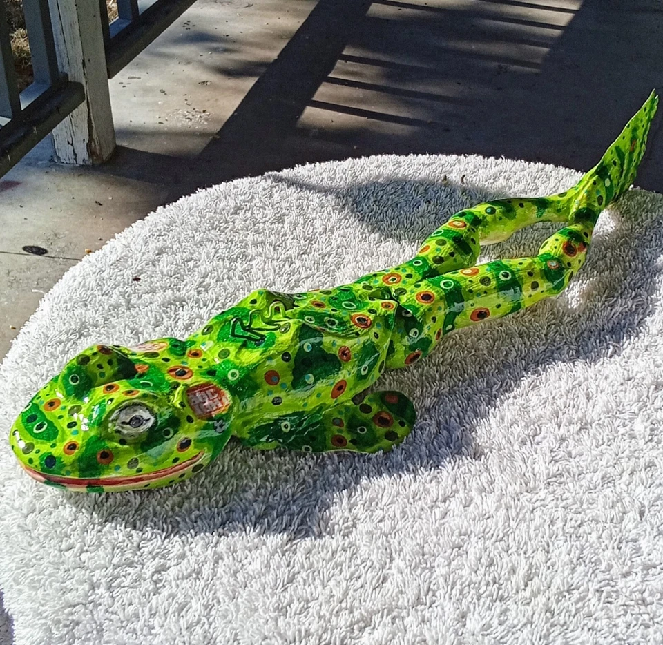 Rana toro articulada 15,5" L. tallada y pintada por mí James Mead Foto 3 de 4