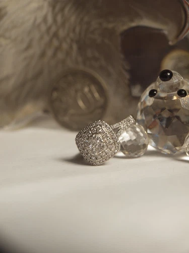 MHJ 14K WHITE GOLD LADIES NATURAL DIAMOND CLUSTER RING - TDW : 0.75 CARAT - Picture 2 of 12