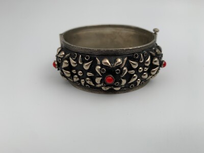 Bracelet Ancien Style Berbère En Alliage Alpaca – Perles Et Motifs, 48 Grammes, Occasion