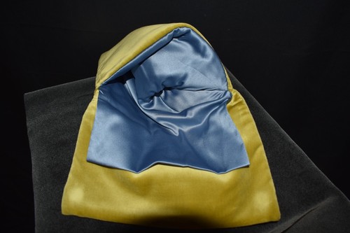 Authentic GUCCI Chartrouse Velvet & Steel Blue Silk padded case for valuables - Picture 7 of 8