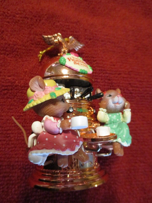 ENESCO 1996 "THERE'S A FRIENDSHIP BREWING" Ornament 7th in BEST FRIENDS Series