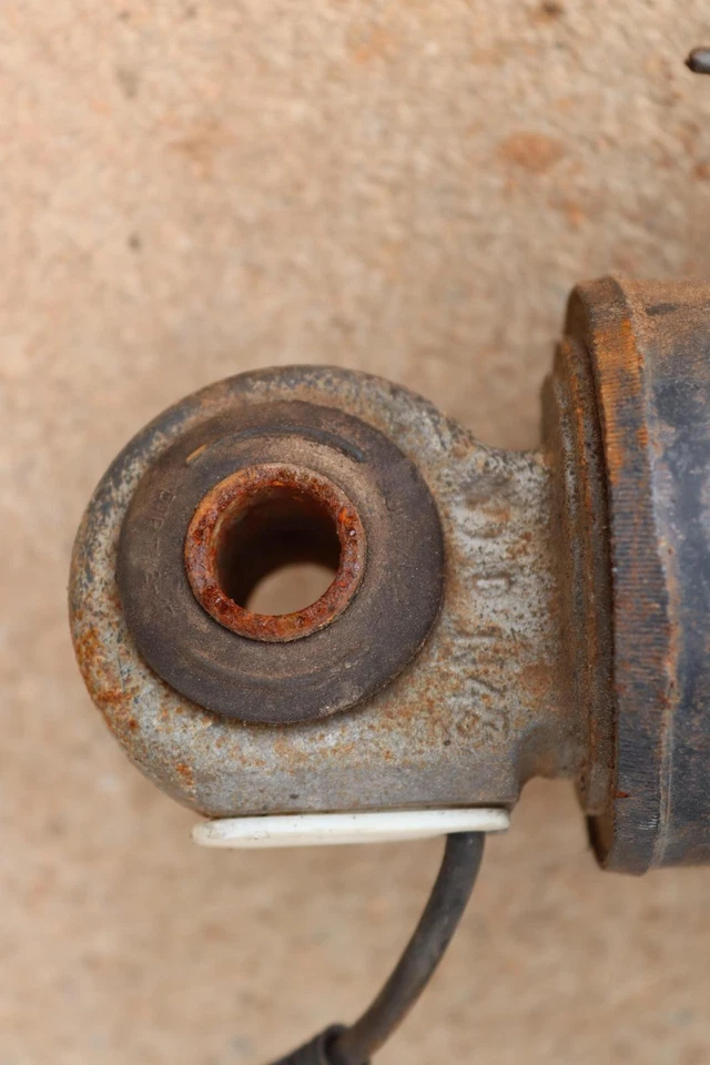 GMC YUKON XL 1500 2011-2014 4X4 AMORTIGUADOR TRASERO PUNTAL NIVELADOR OEM Foto 4 de 4