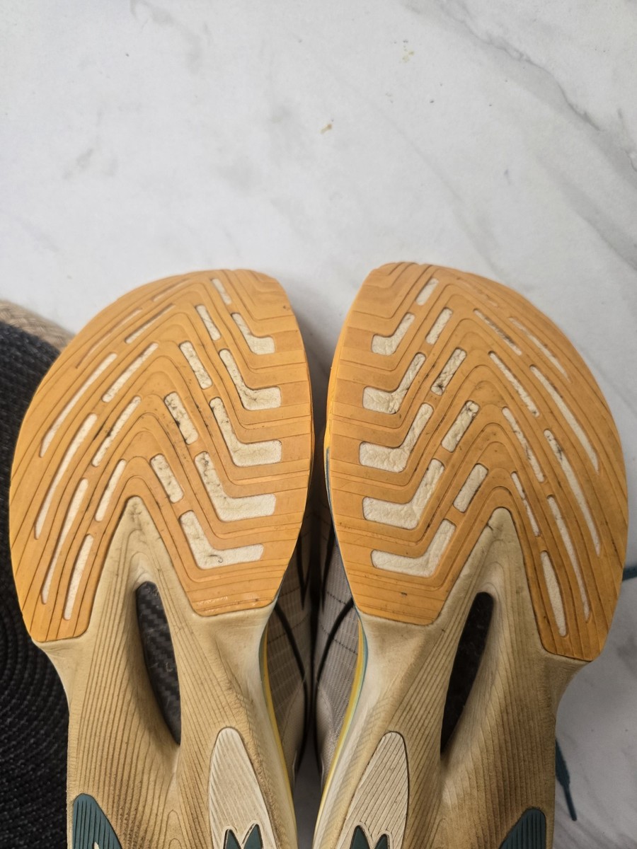 diadora gara carbon View 6